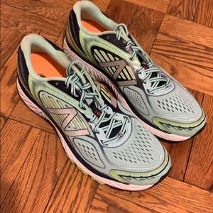 New Balance 860v7